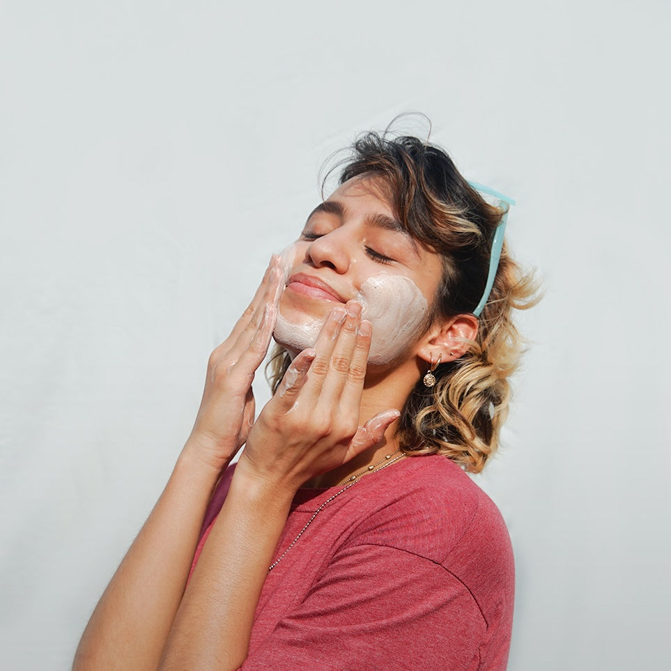 The Hydrating Facewash with Ceramides
